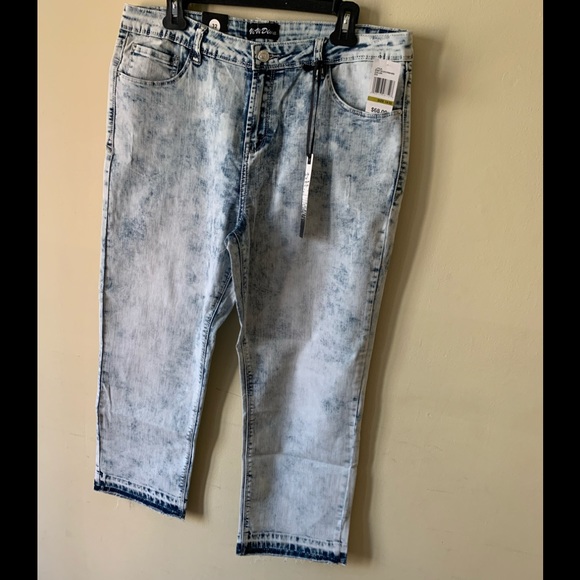 Vividiva acid wash capri’s . - Picture 1 of 6